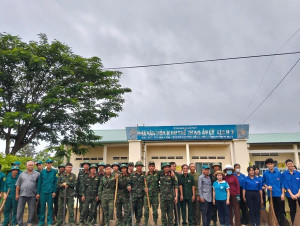 HỘI LIÊN HIỆP PHỤ NỮ XÃ PHÚ LÝ PHỐI HỢP VỚI LỮ ĐOÀN 75 - QUÂN KHU 7 TỔ CHỨC HOẠT ĐỘNG DÂN VẬN LÀM SẠCH MÔI TRƯỜNG