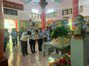 XÃ PHÚ LÝ TỔ CHỨC LỄ DÂNG HƯƠNG, VIẾNG NGHĨA TRANG LIỆT SĨ