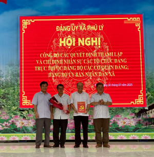 Đảng bộ xã Phú lý công bố Quyết Định