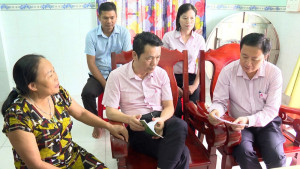 Phó Tổng Giám đốc Ngân hàng Chính sách xã hội thăm và làm việc với các hộ dân vay vốn tại xã Phú Nghĩa tỉnh Đồng Nai