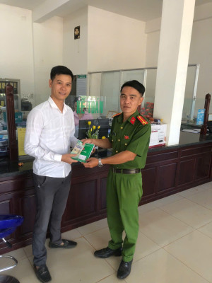 Công an xã Phú Nghĩa hỗ trợ người chấp hành xong án phạt tù vay vốn tái hòa nhập cộng đồng