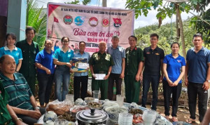 BỮA CƠM TRI ÂN – ẤM ÁP NGHĨA TÌNH" LAN TỎA ĐẠO LÝ "UỐNG NƯỚC NHỚ NGUỒN