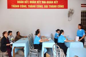 Phụ nữ huyện Nhơn Trạch chung tay phân loại rác thải tại nguồn