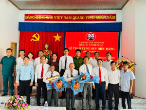 Đảng uỷ xã Phước An tổ chức trao Huy hiệu Đảng cho các đảng viên đợt 02/9/2025