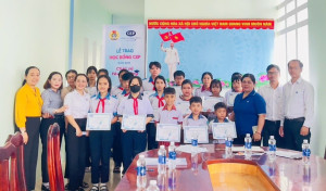 Tổ chức Tài chính Vi mô CEP trao 18 suất học bổng và 40 phần quà cho học sinh nghèo, học sinh có hoàn cảnh khó khăn trên địa bàn xã Phước An