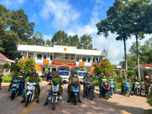 Công an xã Phước An ra quân tuyên truyền, vận động nhân dân thu gom, giao nộp vũ khí, vật liệu nổ, công cụ hỗ trợ và pháo trên địa bàn