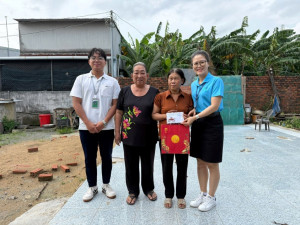 Xã Phước An: Tặng quà cho hộ có hoàn cảnh đặc biệt khó khăn và khuyết tật trên địa bàn xã