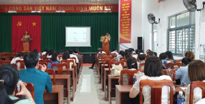 Gần 200 cán bộ, công chức xã Phước An tham dự chương trình...