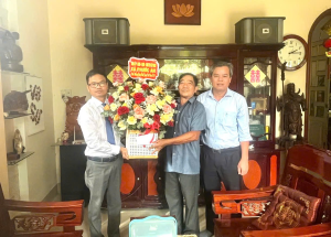 Xã Phước An thăm, chúc mừng nhà giáo ưu tú Đỗ Thành Lợi