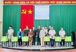 Xã Phước An trao tặng 50 phần quà cho các hộ gia đình gia đình chính sách, hộ nghèo trên địa bàn xã