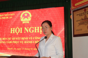 Bà Dương Thị Mỹ Thanh phụ trách điều hành Trung tâm phục vụ hành chính công xã Phước An