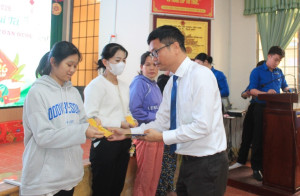 Xã Phước An: Trao tặng 96 phần quà Tết cho hội viên phụ nữ từ nguồn Quỹ CEP