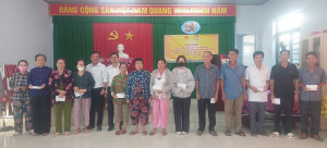 Tiếp tục trao 136 phần quà tết cho các hộ chính sách, nạn nhân chất độc da cam