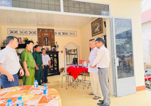 Lễ bàn giao sửa chữa nhà tình nghĩa cho hộ gia đình ông Huỳnh Văn Long