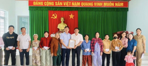 Trao tặng 50 phần quà Tết cho các gia đình chính sách nhân dịp Tết Nguyên đán Bính Ngọ 2026