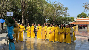 Hội LHPN xã Phước An tổ chức hành trình về nguồn nhân dịp 8/3