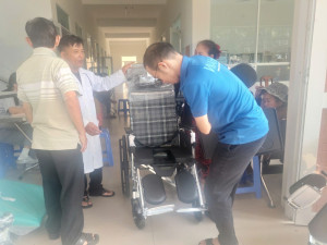Trao tặng 56 dụng cụ trợ giúp cho người khuyết tật tại xã Phước An