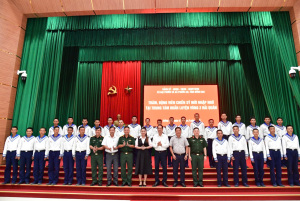 Đoàn lãnh đạo xã Phước An thăm, động viên chiến sỹ mới nhập ngũ tại Trung tâm Huấn luyện Vùng 2 Hải quân