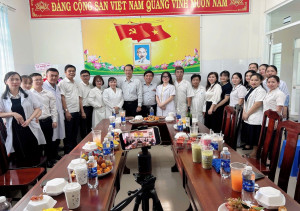 Lãnh đạo xã Phước An thăm, chúc mừng Trạm Y tế nhân kỷ niệm 71 năm Ngày Thầy thuốc Việt Nam (27/2/1955 - 27/2/2026)