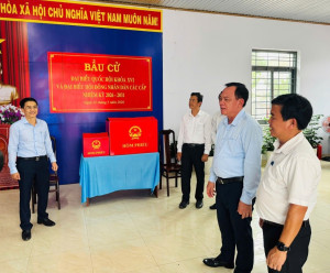 Phó Bí thư Tỉnh ủy Võ Tấn Đức kiểm tra công tác chuẩn bị bầu cử tại xã Phước An