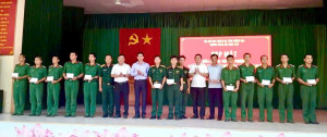 Đoàn lãnh đạo xã Phước An thăm chiến sỹ mới nhập ngũ tại Trung đoàn Bộ binh 736