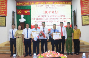 Xã Phước An: Trang trọng tổ chức họp mặt kỷ niệm 136 năm Ngày sinh Chủ tịch Hồ Chí Minh và trao Huy hiệu Đảng đợt 19/5