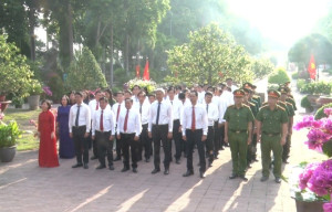 Lãnh đạo xã Phước An và Nhơn Trạch dâng hương tại Đền thờ và nghĩa trang liệt sỹ Nhơn Trạch nhân kỷ niệm 51 năm ngày Giải phóng miền Nam, thống nhất đất nước (30/4/1975 - 30/4/2026)