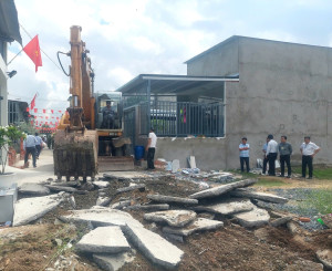 Phước An cưỡng chế tháo dỡ công trình xây dựng trái phép trên đất nông nghiệp