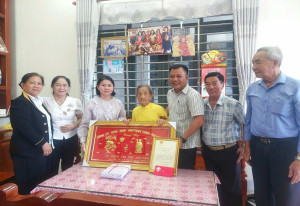 Thăm và chúc thọ người cao tuổi – Lan tỏa truyền thống "Kính lão trọng thọ"