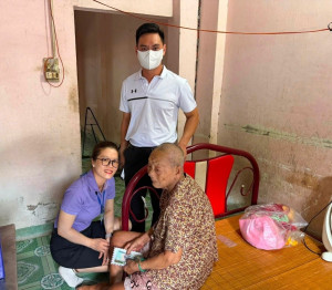 Ủy ban MTTQ Việt Nam xã Phước An trao quà hỗ trợ hộ nghèo, hộ có hoàn cảnh đặc biệt khó khăn