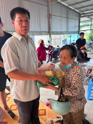 Xã Phước An: Trao tặng 100 phần quà cho hộ nghèo, hộ có hoàn cảnh khó khăn nhân dịp kỷ niệm 79 năm Ngày Thương binh - Liệt sĩ (27/7/1947 - 27/7/2026)