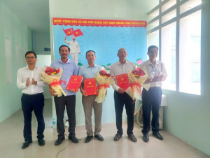 Xã Phước An tổ chức lễ trao quyết định tiếp nhận 03 viên chức nhận công tác tại Trung tâm Dịch vụ tổng hợp