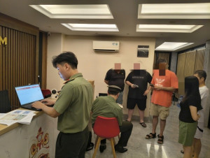 Công an xã Phước An phối hợp tăng cường kiểm tra, xử lý vi phạm trong quản lý cư trú người nước ngoài