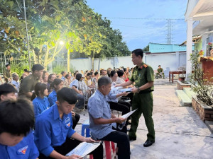 Công an xã Phước An đẩy mạnh tuyên truyền phòng, chống tội phạm sử dụng công nghệ cao và phổ biến Luật Cư trú