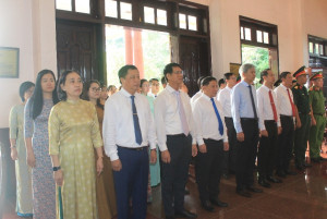 Lãnh đạo xã Phước An và phường Nhơn Trạch dâng hương viếng...