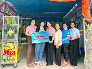 Hội LHPN xã Phước An hỗ trợ sinh kế cho hội viên khó khăn và trao “áo dài cho em đến trường”