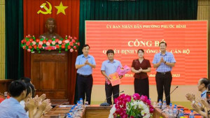 Công bố Quyết định tiếp nhận và Bổ nhiệm Giám đốc Trung tâm Dịch vụ tổng hợp phường Phước Bình