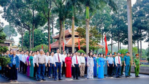Viếng Nghĩa trang Liệt sĩ trước thềm Đại hội đại biểu Đảng bộ phường Phước Bình lần thứ I, nhiệm kỳ 2025-2030
