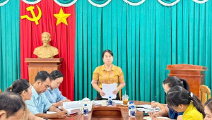 Đồng chí Bùi Thị Hằng, Phó Chủ tịch UBND phường làm việc với Phòng Văn hóa – Xã hội phường