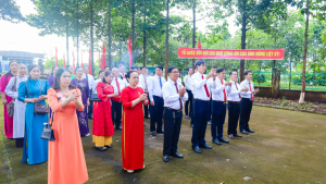 Viếng đài Tưởng niệm liệt sỹ Bình Sơn trước thềm đại hội đại biểu MTTQ Việt Nam phường Phước Bình lần thứ I, Nhiệm kỳ 2025-2030.