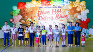 Rực rỡ “Đêm hội trăng rằm – Ánh trăng cổ tích” cho các em nhỏ trên địa bàn phường Phước Bình