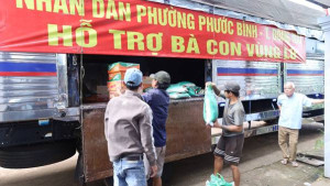 Ủy ban MTTQ Việt Nam phường Phước Bình tiếp nhận ủng hộ đồng bào các tỉnh miền Bắc bị thiệt hại do cơn bão số 10 (BUALOI) gây ra.