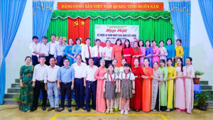 Tiểu học Long Giang họp mặt kỷ niệm 43 năm Ngày nhà giáo Việt Nam