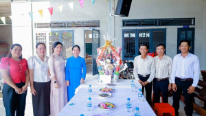 Phó Bí thư Thường trực phường thăm, tặng quà các cơ sở Tôn giáo trên địa bàn nhân dịp Lễ Giáng sinh năm 2025