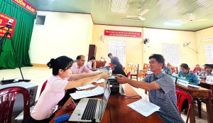 Phòng giao dịch Ngân hàng Chính sách xã hội Phước Long hỗ trợ người lao động vay vốn góp phần thúc đẩy phát triển kinh tế và bảo đảm an sinh xã hội
