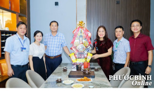 Phó Chủ tịch UBND phường Nguyễn Thành Sơn thăm, chúc tết các doanh nghiệp trên địa bàn phường Phước Bình