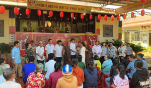 Chùa Vĩnh Nghiêm trao tặng 100 phần quà Tết cho hộ khó khăn