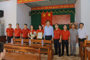 Agribank Phước Long trao tặng 30 phần quà Tết cho người nghèo, hộ khó khăn