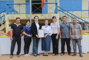 110 phần quà Tết đến với đồng bào Dân tộc thiểu số khu phố Long Giang