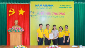 Ngân hàng Nam A Bank Phước Bình trao quà tết cho học sinh khó khăn